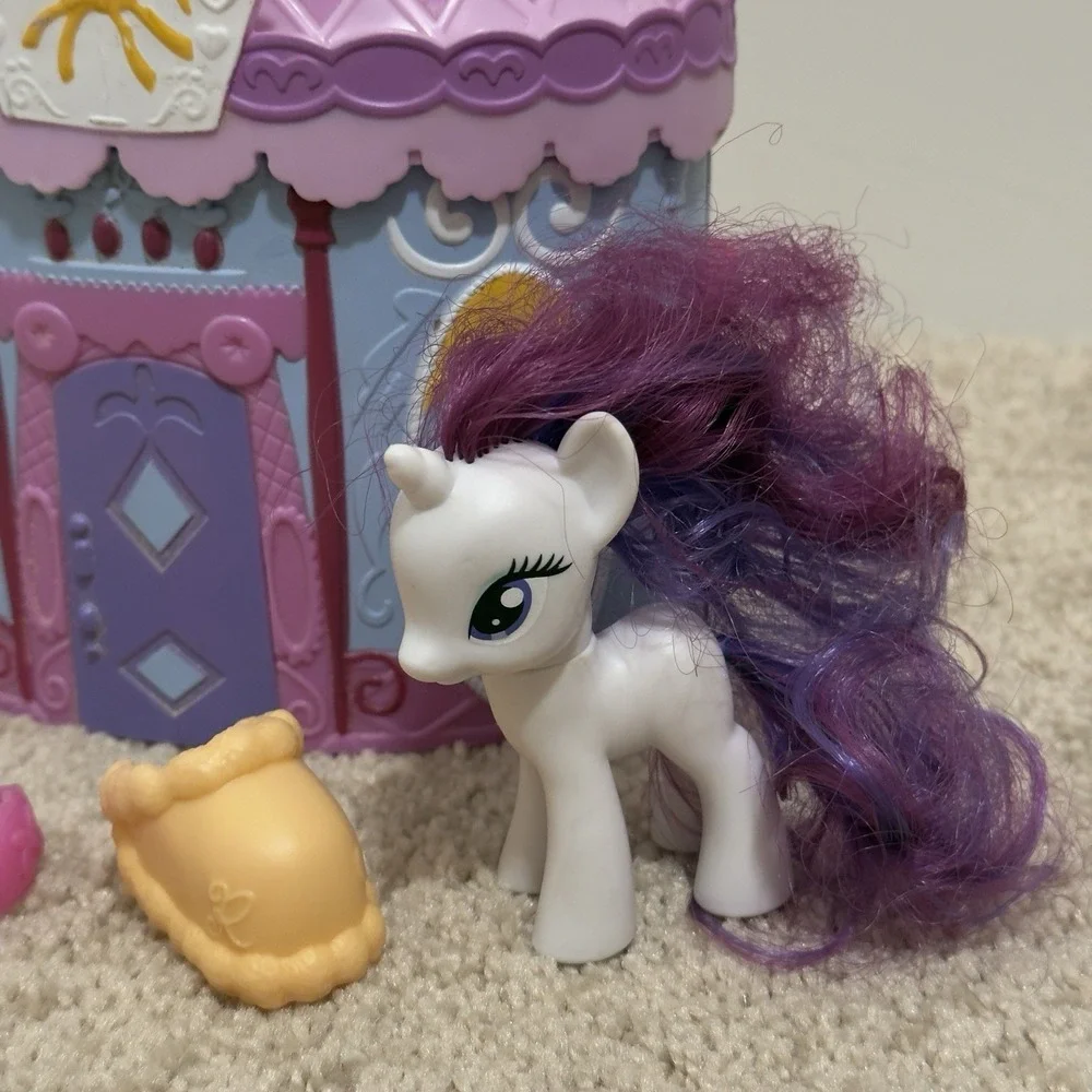 My Little Pony Rarity Carousel Booktique Figure Accessories Toy Set Hasbro B1372